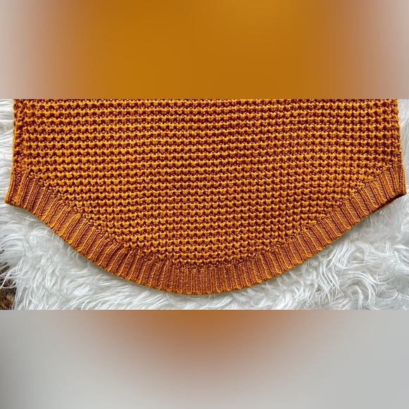 Girls’ Waffle Knit Crew Neck Sweater (Size 10-12) - Picture 7 of 7